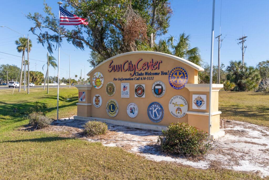 Welcome sign of Sun City Center, Florida – Handy Hive Pros provides expert handyman services, home repairs, and renovations in Sun City Center and nearby areas.